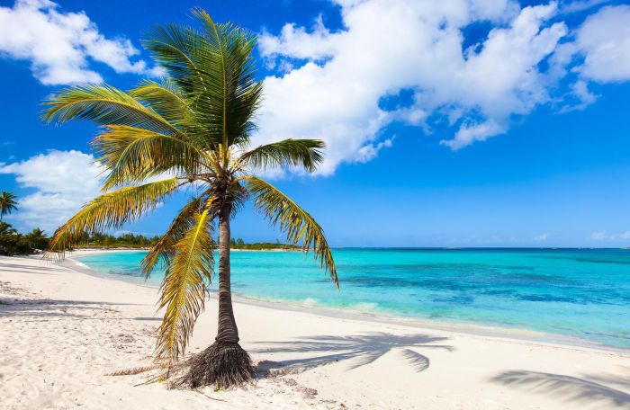 Romantic getaways getaway weekend piscine romantische beach vakantie strand zomer charlotte vacations vrouw ligstoelen ontspannen betsiworld construire liefde paar mensen